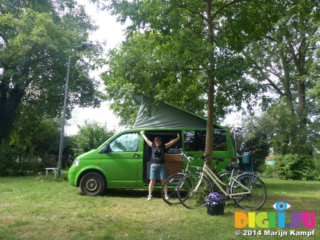 FZ007054 Setup at Troyes in the morning